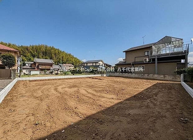 【現地外観写真】当物件のご案内につきましては、営業スタッフが丁寧に御対応します♪休日、お仕事帰りなど、ご都合に合わせていつでもご案内いたします♪周辺環境と併せて、実際に現地をご確認ください♪
