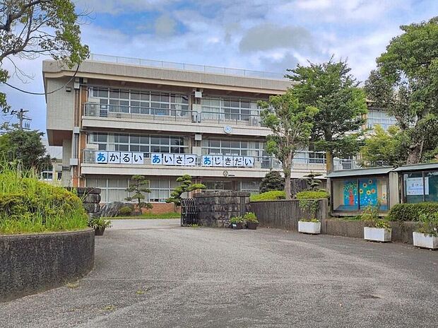 栄町立安食台小学校（約450m）