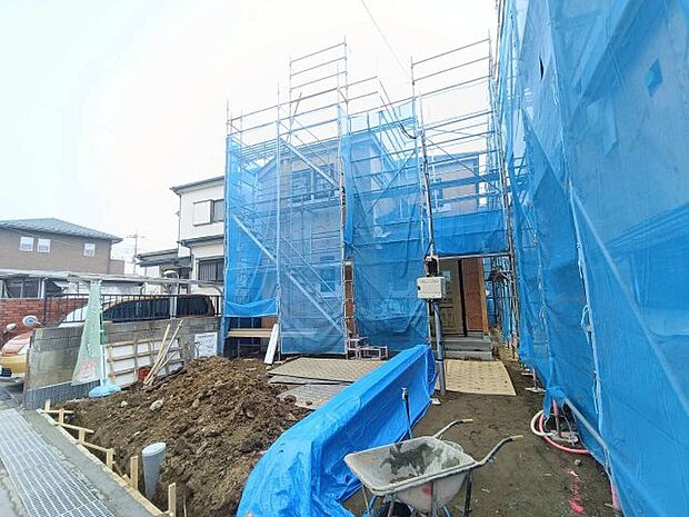 前面道路含む現地写真です