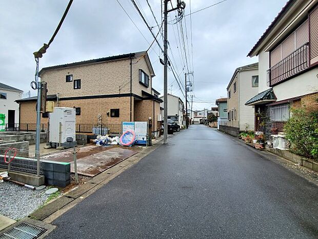 前面道路含む現地写真です