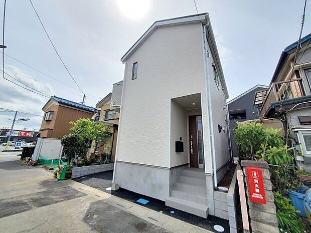 前面道路含む現地写真です