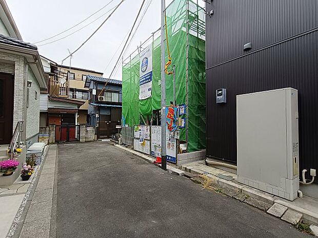 前面道路含む現地写真です