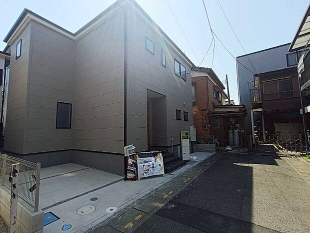 前面道路含む現地写真です