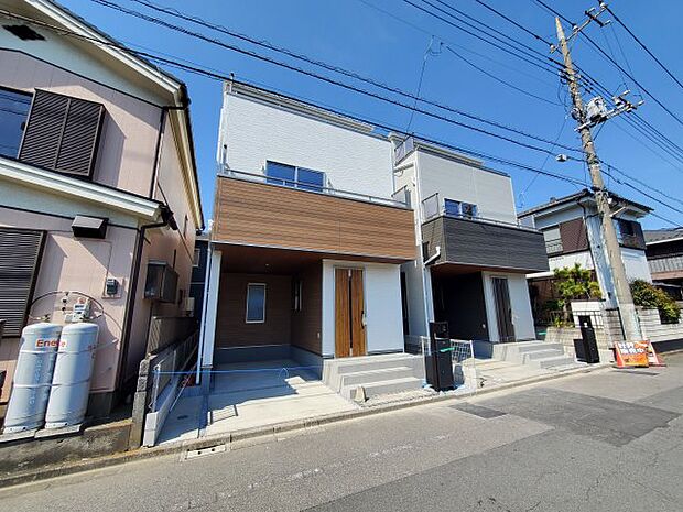 前面道路含む現地写真です