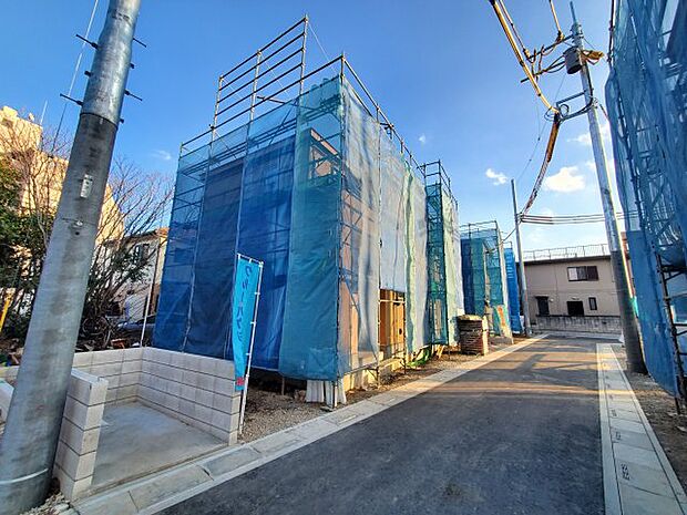 前面道路含む現地写真です