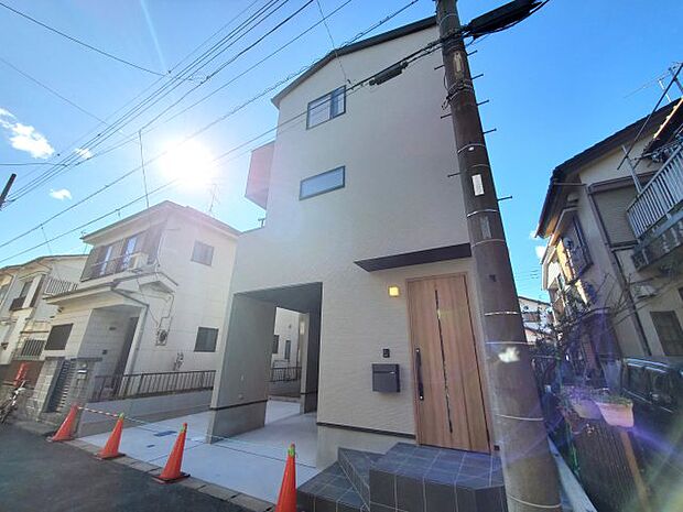 前面道路含む現地写真です