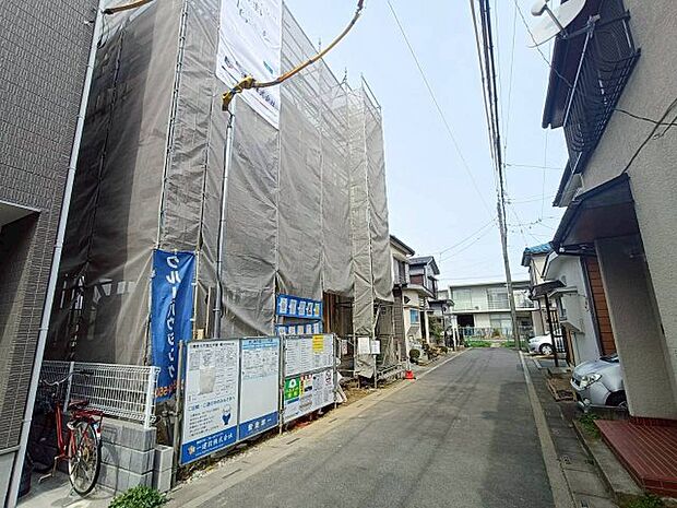 前面道路含む現地写真です