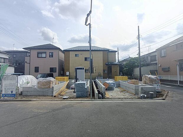 前面道路含む現地写真です