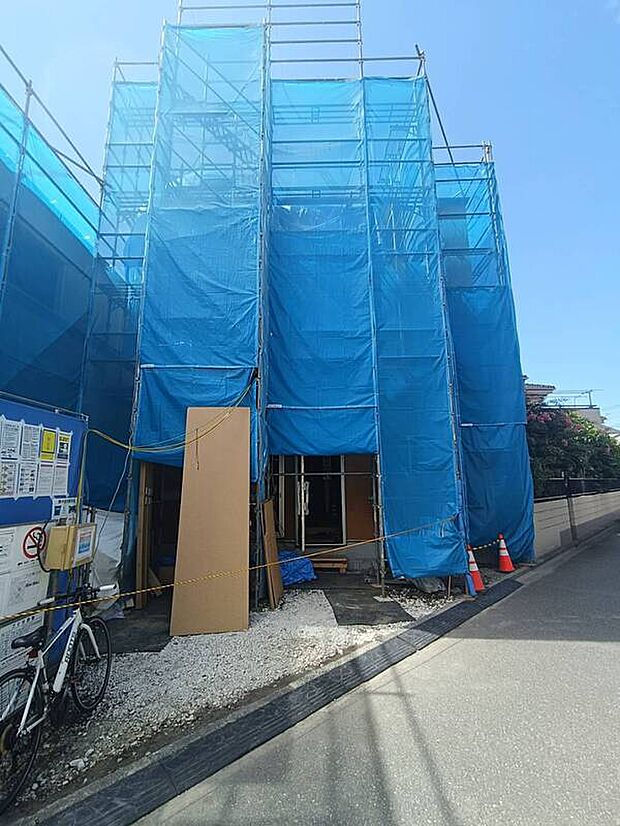 完成が楽しみな新築戸建。建築中だからこそ工事の進捗を確認でき、完成後の暮らしをイメージしながらご検討いただけます。