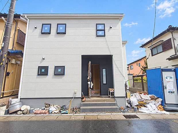 着々と工事が進行中。完成後は明るく開放的な住空間が誕生予定です。今なら完成までの様子もご覧いただけます。