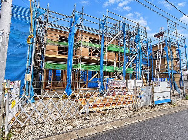 現在建築中!完成が待ち遠しい新築戸建です。完成後は最新設備を備えた快適な住まいで、新生活を気持ちよくスタートできます。