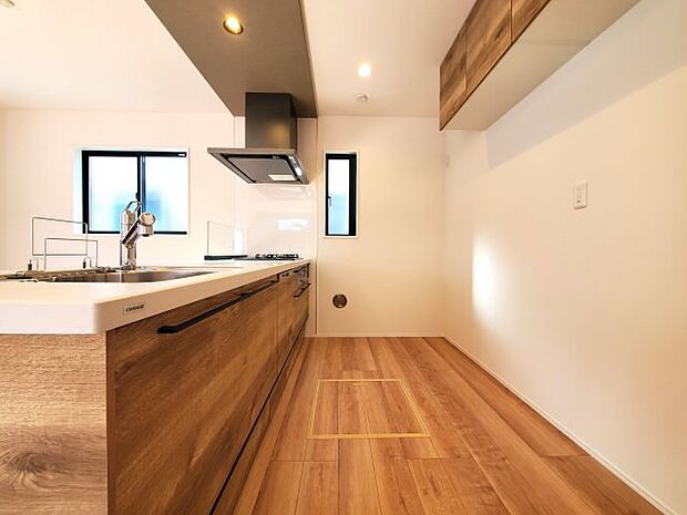 【キッチン】食器洗浄機が後片付けをサポート！食事後の家族のくつろぎタイムをゆっくりもてます♪