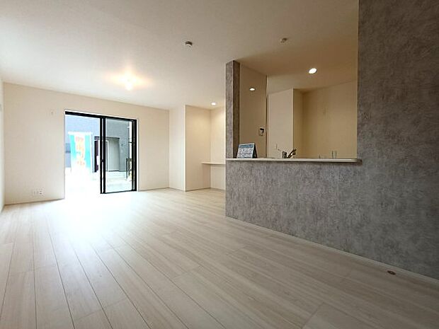 【居間・リビング】陽当り良好なリビング家族みんなが爽やかに健やかに過ごせます