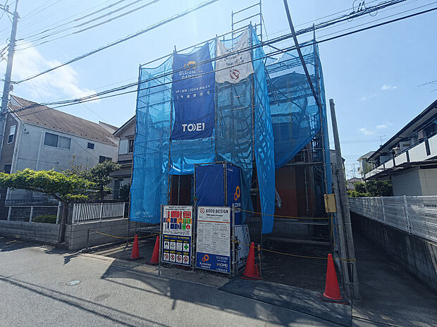 【外観】新しい暮らしの舞台がただいま建築中です。完成後には、新築ならではの心地よさを感じられる住空間が誕生します。