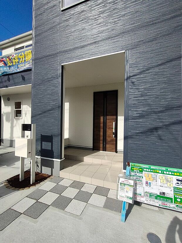 【玄関】掲載写真は施工例です。ご家族の暮らし方に合うかどうか、間取りや設備、生活環境も含めてご提案いたします。

