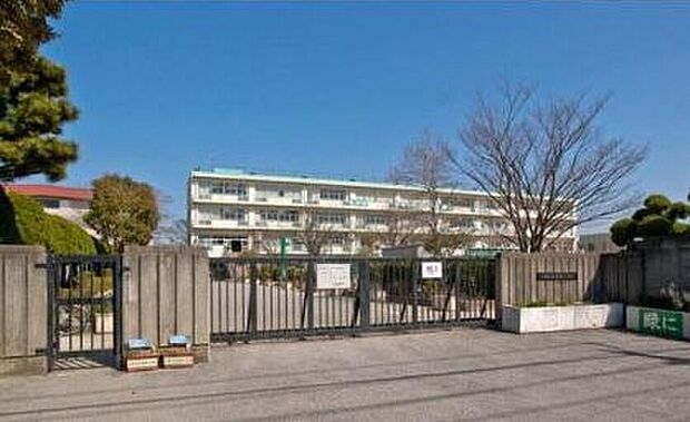 三郷市立八木郷小学校(約504m)