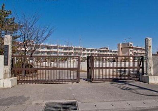 八潮市立八條小学校(約662m)