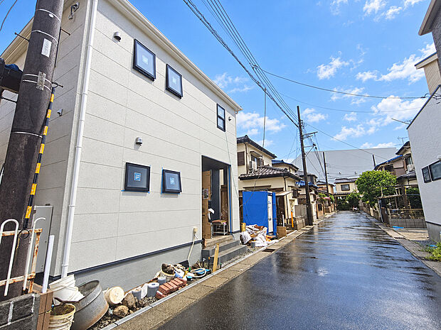 【外観】新しい暮らしの舞台がただいま建築中です。完成後には、新築ならではの心地よさを感じられる住空間が誕生します。