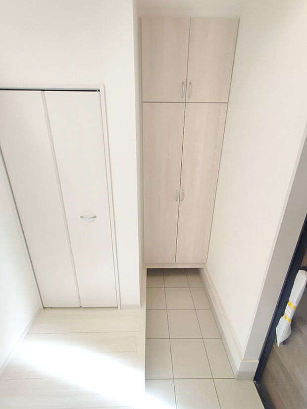 【玄関】掲載写真は施工例です。建物の雰囲気や設備仕様、実際の暮らし方までイメージしやすくご案内いたします。