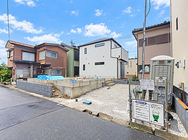 【外観】着々と工事が進行中。完成後は明るく開放的な住空間が誕生予定です。今なら完成までの様子もご覧いただけます。