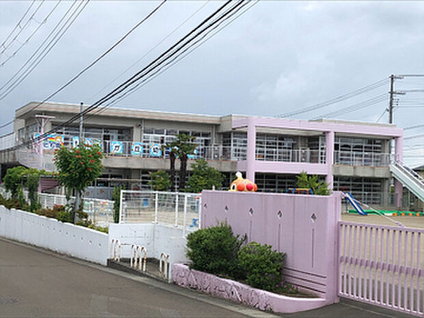 もみじが丘幼稚園まで徒歩24分～27分（1870ｍ～2150ｍ）手をつないで歩く25分は今しかできない贅沢。たくさん話して、たくさん笑って。この距離があるからこそ、二人の絆がぐっと深まる気がします。