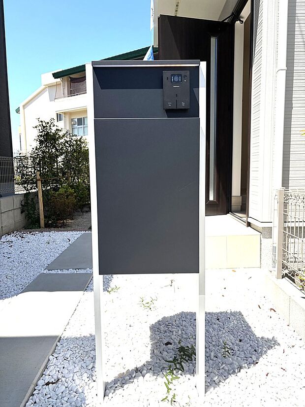 【宅配ボックス】不在時でも荷物が受け取れます。