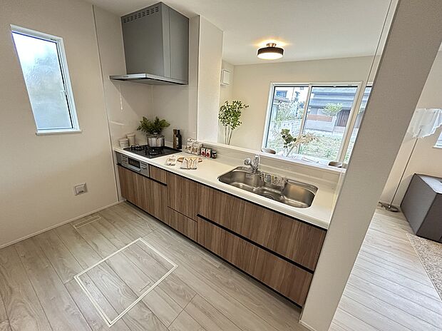 【キッチン】人気のカウンターキッチンです。