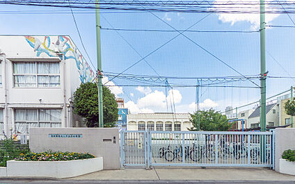 世田谷区立二子玉川小学校 900m