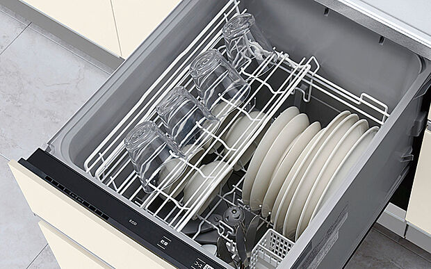 【【参考プラン適用設備セット例 食器洗浄乾燥機】】5人分の食器が一気に洗える食洗器。
食器をセットしボタンを押すだけで全自動で、家事の時短になります。