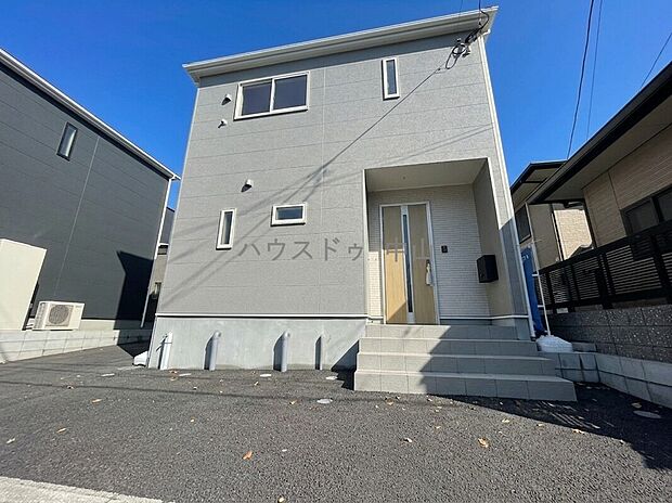 ＼堂々とした佇まいの新築戸建／
洗練された外観デザインが街並みに映える一邸。住まうご家族の誇りとなる、美しさと安心感を兼ね備えた住まいです。
