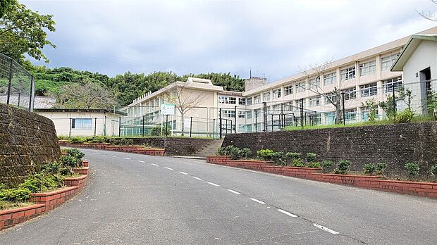 和田中学校(約2,300m)