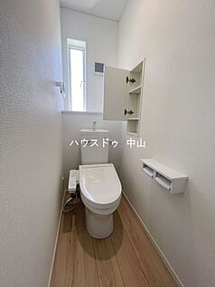＼2階にも快適な洗浄便座付きトイレ／