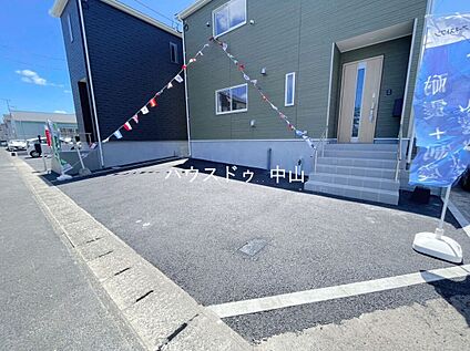 ＼ゆとりある駐車スペース／