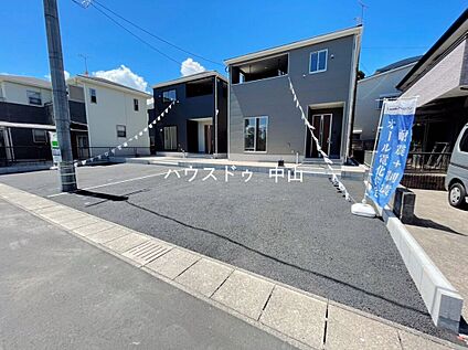 ＼ゆとりの駐車スペース3台分／