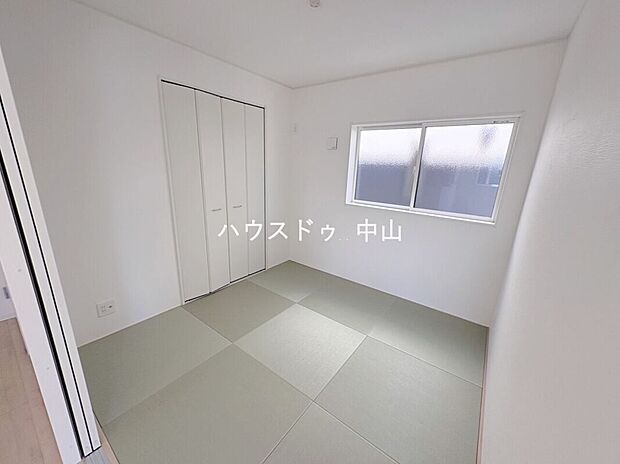 【\暮らしにゆとりをもたらす和の空間/】客間や寝室、お子さまの遊び場、在宅ワークにも活躍する万能な和室。落ち着きある空間として使いやすく、暮らしの幅を広げてくれます。