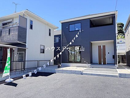 ＼堂々とした佇まいの新築戸建／