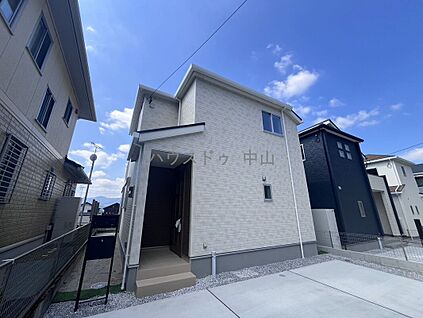 ＼堂々とした佇まいの新築戸建／