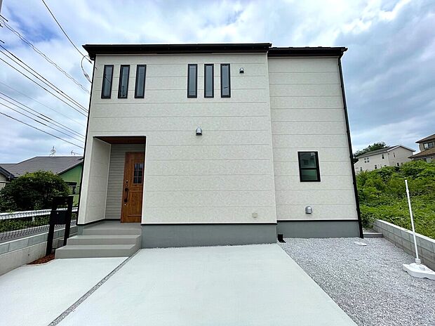 （1号棟）飯田グループホールディングス唯一の販売専門会社のホームトレードセンターの社員が直接、当物件をご案内いたします。見学希望、資料請求等、お気軽にお問い合わせくださいませ♪
