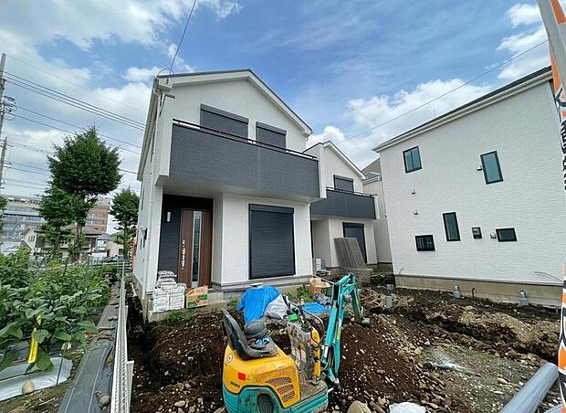 A号棟
採光良好なリビングは、ご家族の憩いの空間。居心地の良い快適な安らぎの場所にもなりそうです。