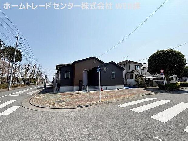 【前面道路含む現地写真】◆資料送付・ご見学即対応！建物完成しておりますので、室内ご内覧いただけます♪ご不明点等、スタッフがしっかりと説明させていただきますので、安心して現地をご覧ください♪