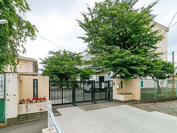 八王子市立第四中学校（約750m）