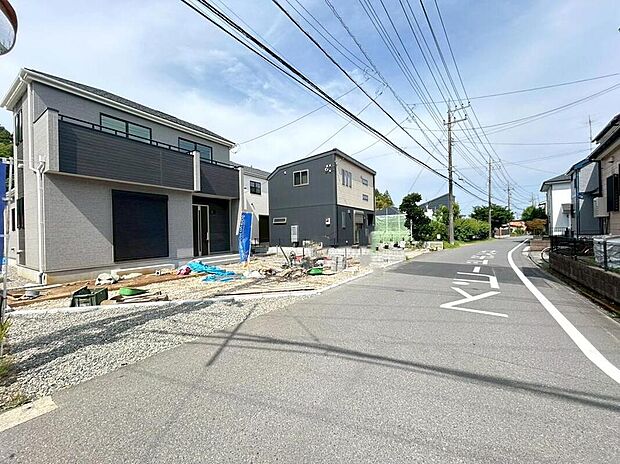 【前面道路含む現地写真】◆当日のご見学予約も承ります。同じものは２つとない「夢のマイホーム」との出会いが待っているかもしれません♪