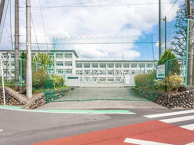 青梅市立第二中学校（約2,600m）