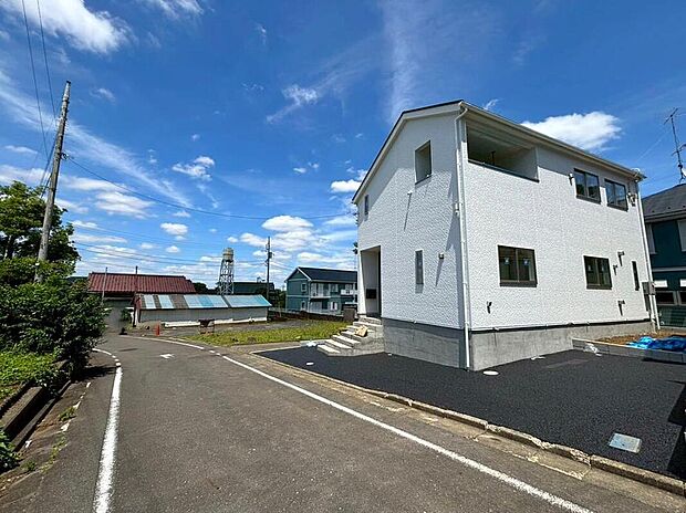 【前面道路含む現地写真】周辺は静かで落ち着いた住環境です♪
確かな住宅性能と暮らしを彩る充実の設備。快適な新生活がスタートできます。ぜひあなたの目で、現地をお確かめください♪