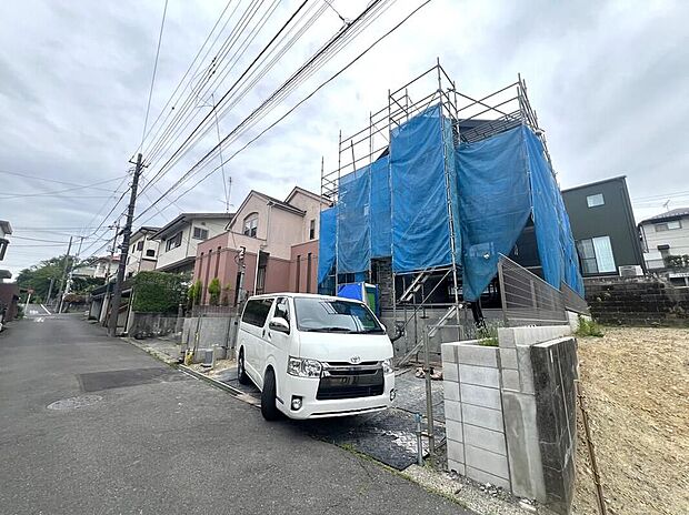 【前面道路含む現地写真】休日にご家族揃ってご見学はいかがでしょうか♪実際の現地を見てみると図面などではわからない、新たな発見もありますのでまずはお気軽にお問い合わせください♪♪
