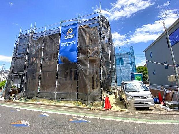 【現地外観写真】1号棟◆
一戸建ての大きなメリットは、「自分の土地」を自由に使えること。好きなペットが飼えるほか、ガーデニングやＤＩＹ、車やバイクの手入れなど様々な趣味を楽しめます♪