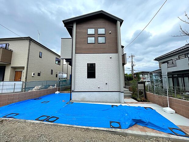 【駐車場】２号棟◆
周辺は静かで落ち着いた住宅街。車通りも少ないため、小さなお子様との暮らしにも安心です♪