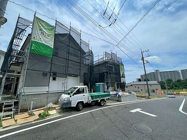 【現地外観写真】住宅ローンに関してもお任せ下さい♪
〇頭金、自己資金無しでも購入できます
〇マイカーローン、カードローンを住宅ローンでおまとめ可
〇家具、家電、引っ越し費用も借入可
〇勤続年数1年未満可