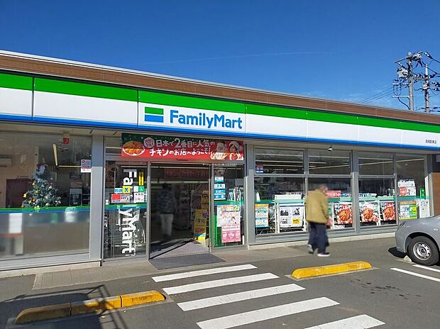 ファミリーマート高尾駅東店（約500m）