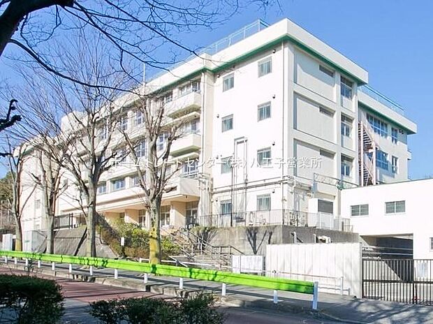 日野市立七生緑小学校（約532m）